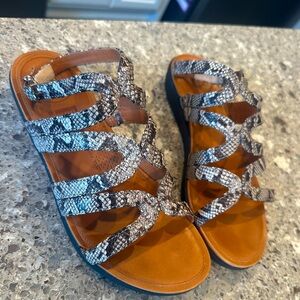 Women’s Size 6 fitflop sandals excellent condition